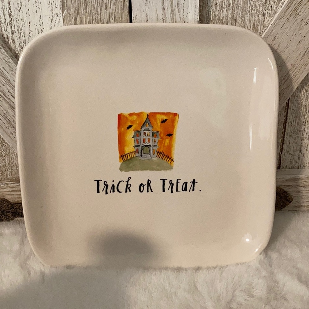 Rae Dunn Trick or Treat Plate